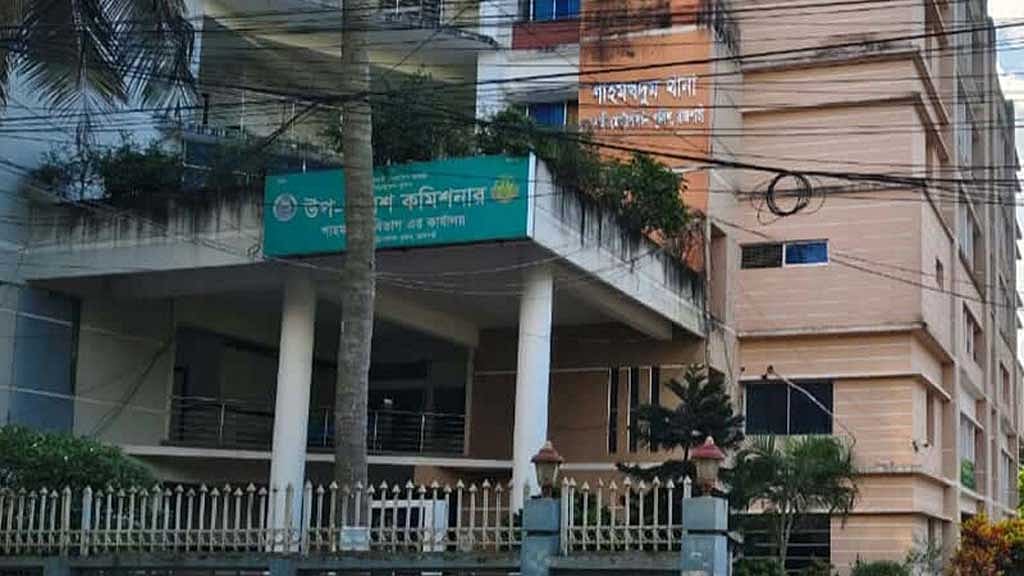 রাজশাহীতে এসআইয়ের বিরুদ্ধে মামলার পর হুমকির অভিযোগ